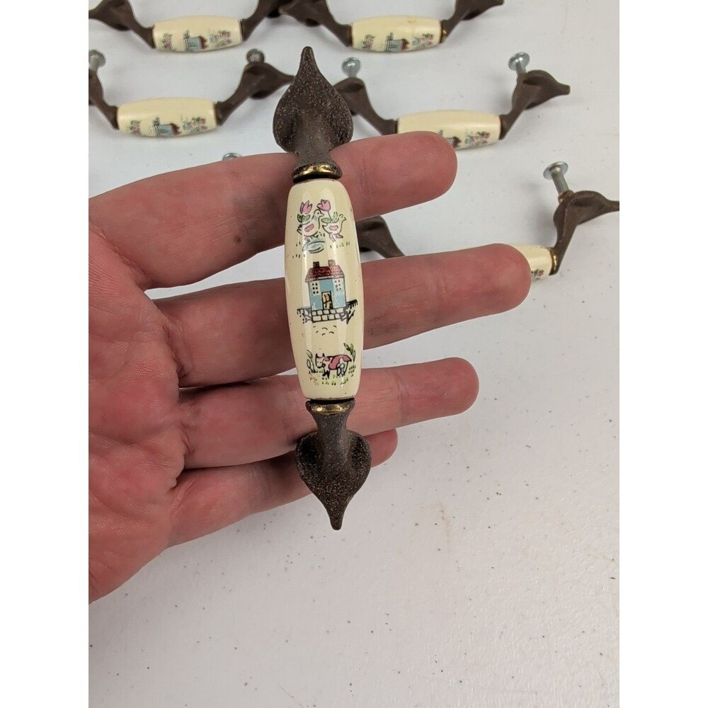 9 Ceramic on Brass Cabinet Pull Heartland INTERNATIONAL Vertical 4 1/2”